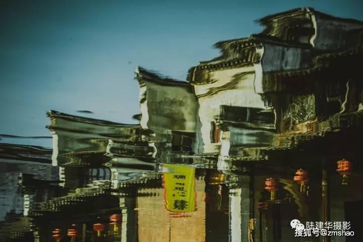 出身乡村却成阔太太榜首，靠婚姻上位，邓文迪靠啥成功？游戏画面